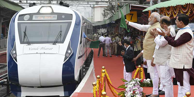 PM Modi sets off 10 new Vande Bharat trains