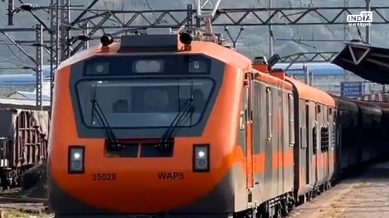 PM Modi sets off 10 new Vande Bharat trains